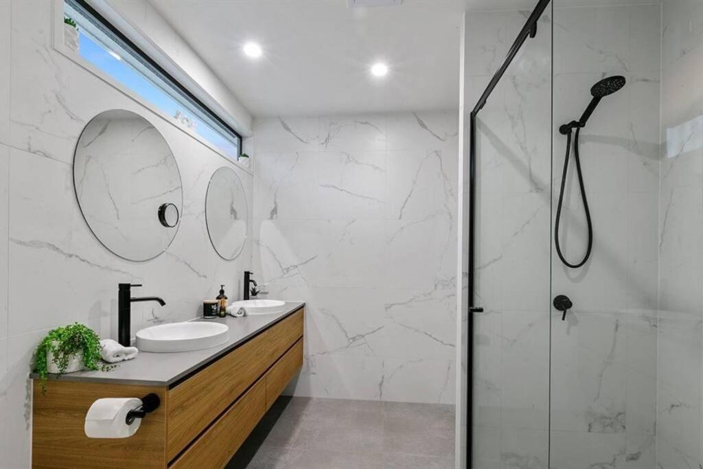 Beachside Buddina Luxury Family House 5 Bedrooms 외부 사진
