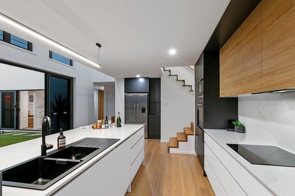 Beachside Buddina Luxury Family House 5 Bedrooms 외부 사진